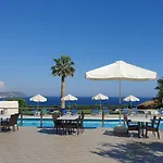 Karavados Beach Hotel 호텔 Karavádhos