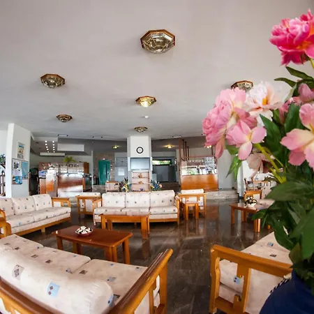 卡拉瓦德兹海滩酒店 酒店