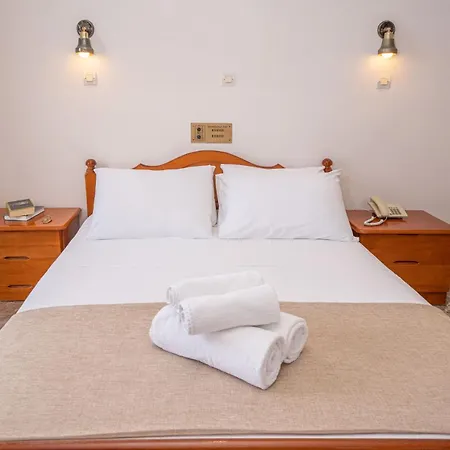 מלון Karavados Beach Hotel Karavádhos