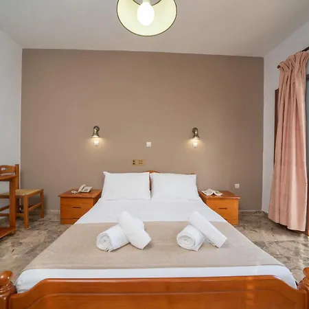 Karavados Beach Hotel מלון Karavádhos