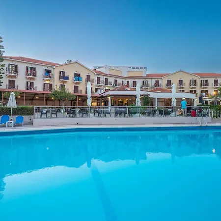 מלון Karavados Beach Hotel 3*