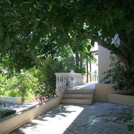 Karavados Beach Hotel מלון 3*