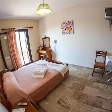 Karavados Beach Hotel מלון 3*