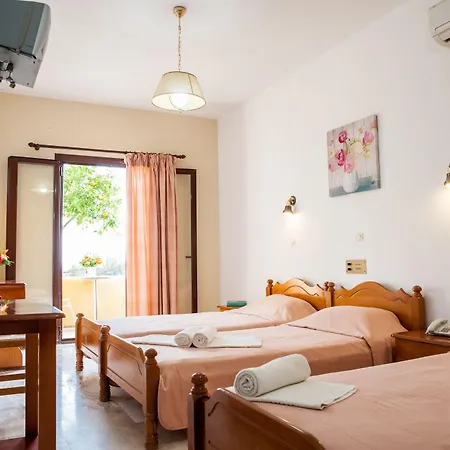 מלון Karavados Beach Hotel Karavádhos