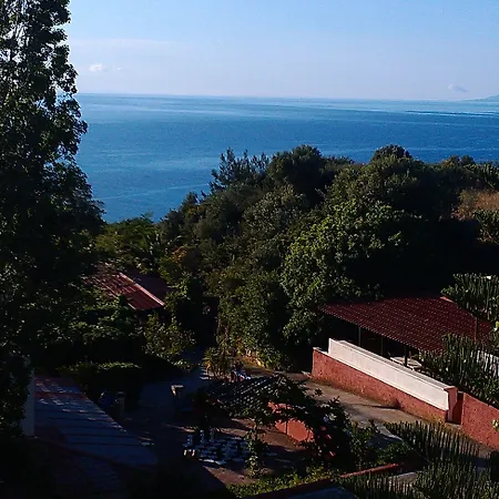 Karavados Beach Hotel מלון