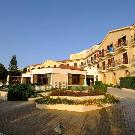 מלון Karavados Beach Hotel 3*