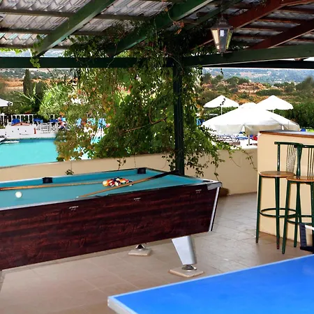 Karavados Beach Hotel ホテル
