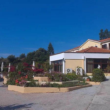 מלון Karavados Beach Hotel 3*