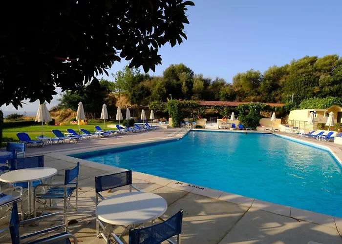 فندق Karavados Beach Hotel