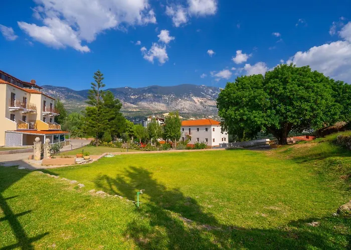 فندق Karavados Beach Hotel