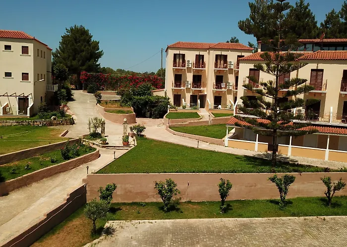 فندق Karavados Beach Hotel 3*