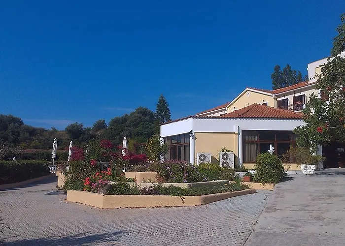 فندق Karavados Beach Hotel 3*