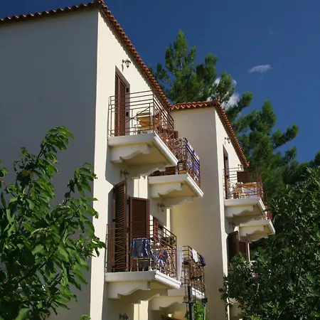 卡拉瓦德兹海滩酒店 3*