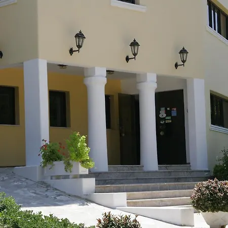 卡拉瓦德兹海滩酒店 3*